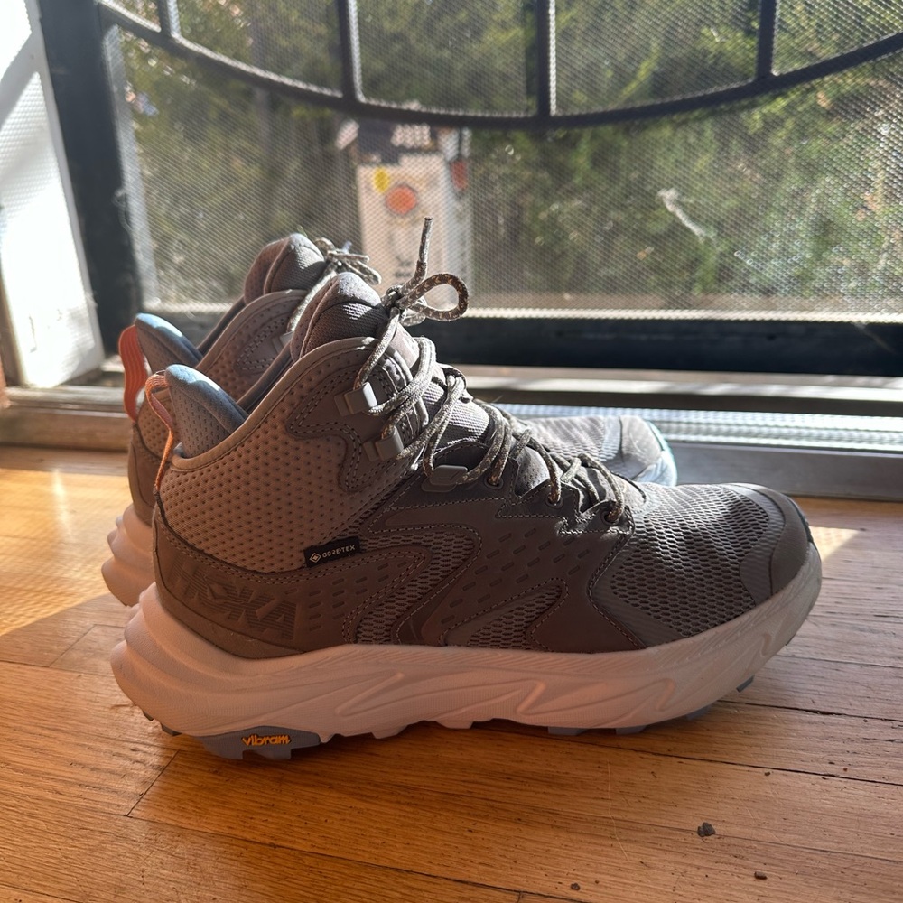 Hoka Anacapa GTX, women’s size 11 B